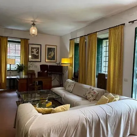 La Casa De *